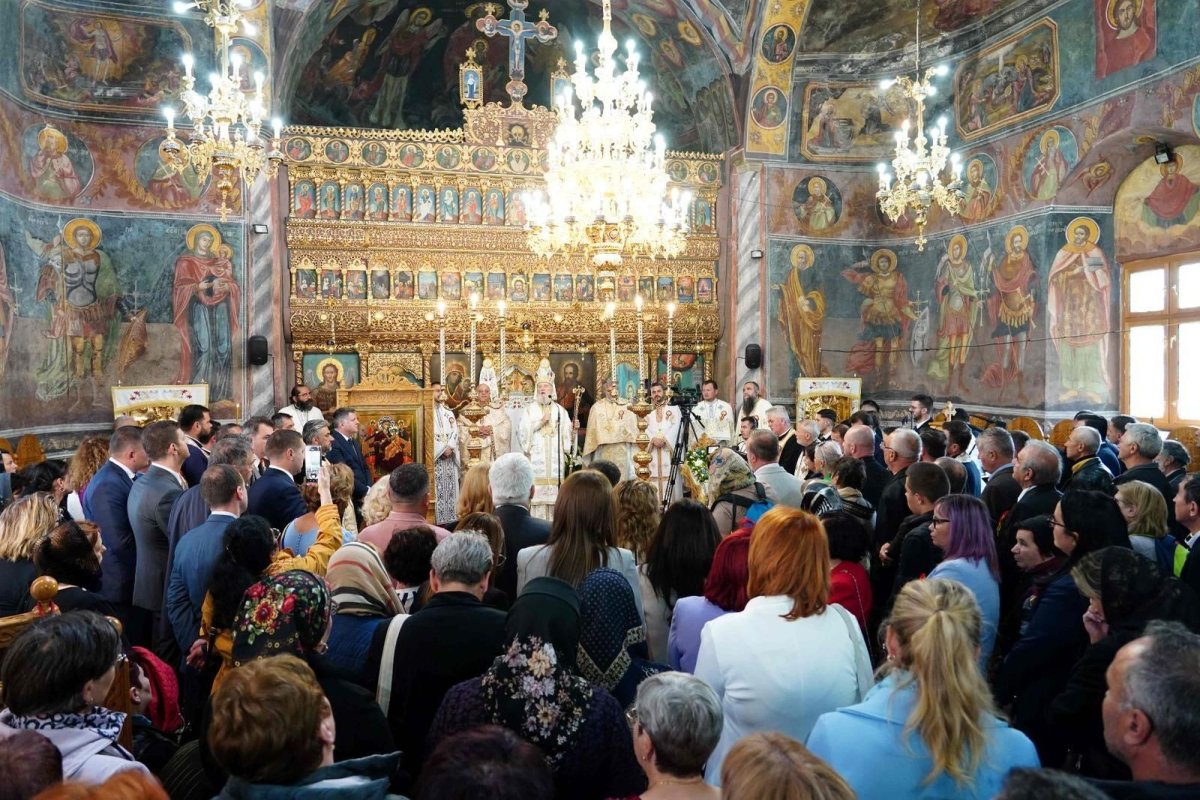 Hramul Mănăstirii Nucet din Arhiepiscopia Târgoviștei 295095