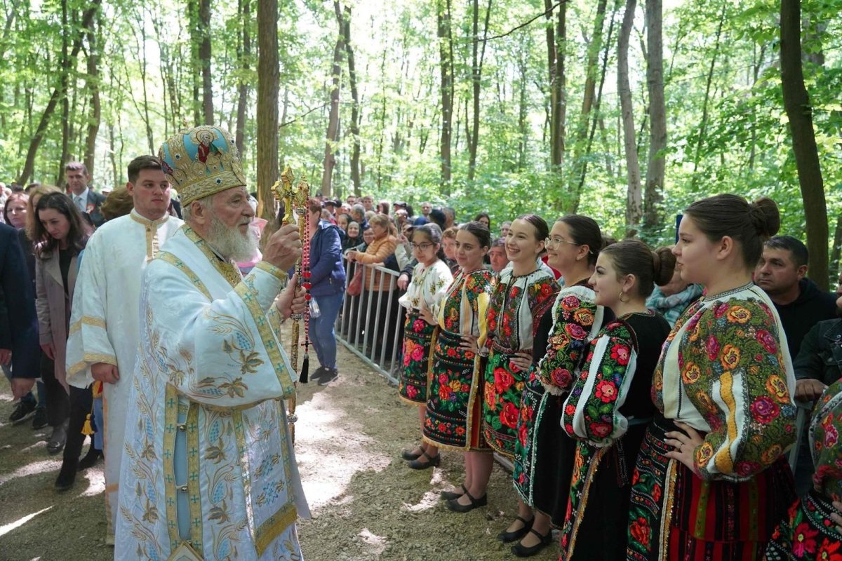 Hramul Mănăstirii Nucet din Arhiepiscopia Târgoviștei 295098