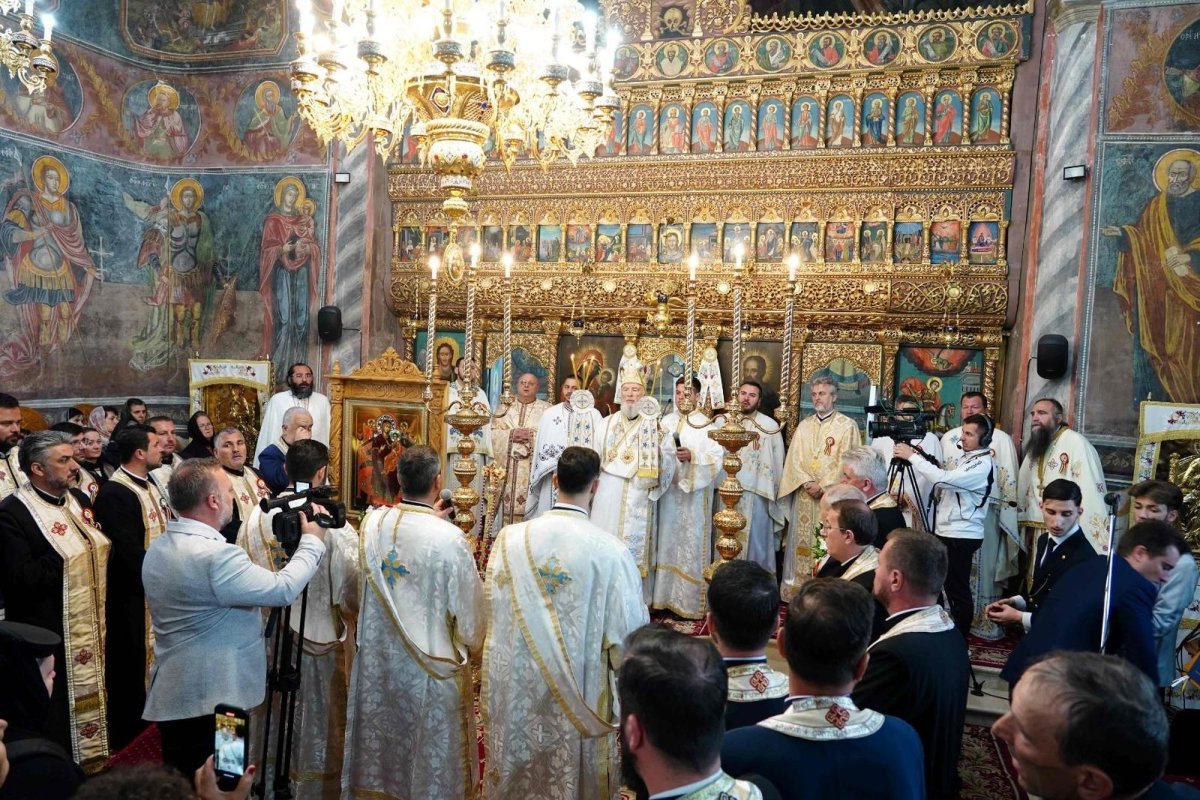 Hramul Mănăstirii Nucet din Arhiepiscopia Târgoviștei 295104