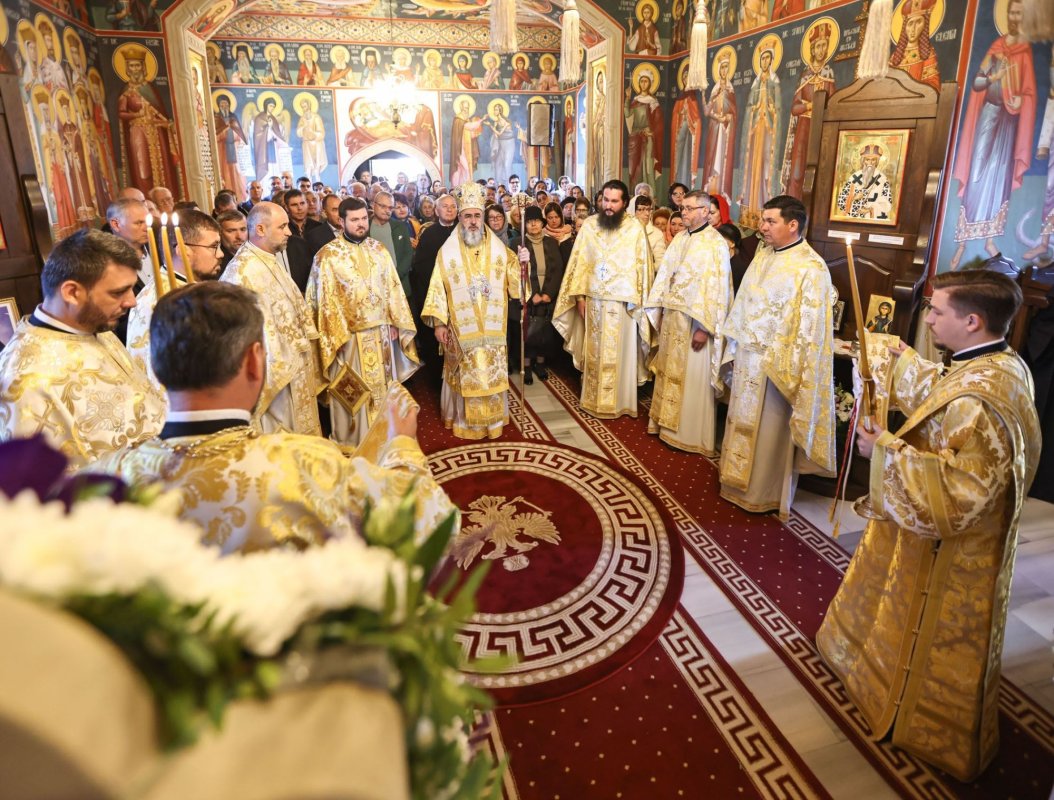 Izvorul Tămăduirii prăznuit la Mănăstirea Trotușanu 295167