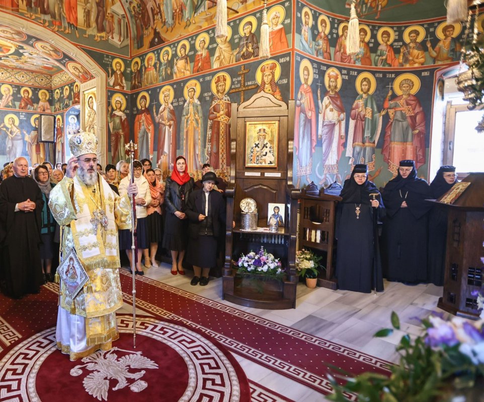 Izvorul Tămăduirii prăznuit la Mănăstirea Trotușanu 295168