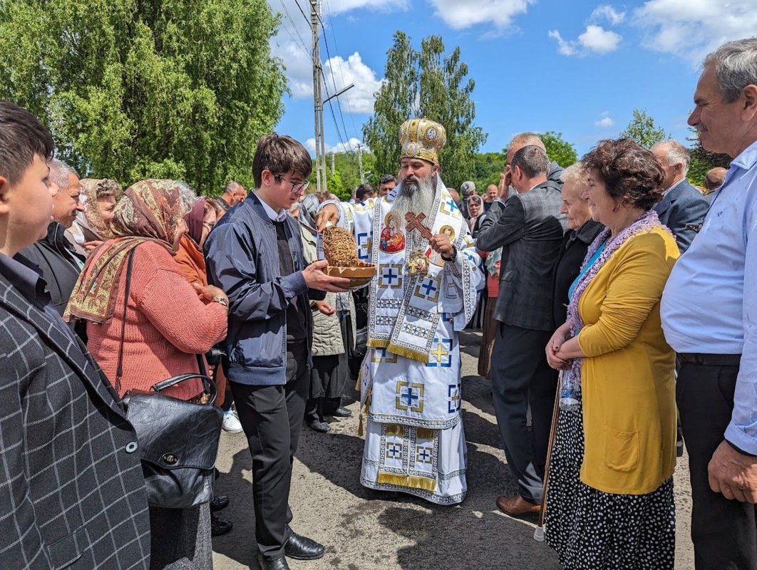 Sărbătoarea „Izvorul Tămăduirii” la Mănăstirea Românești din Banat  295181