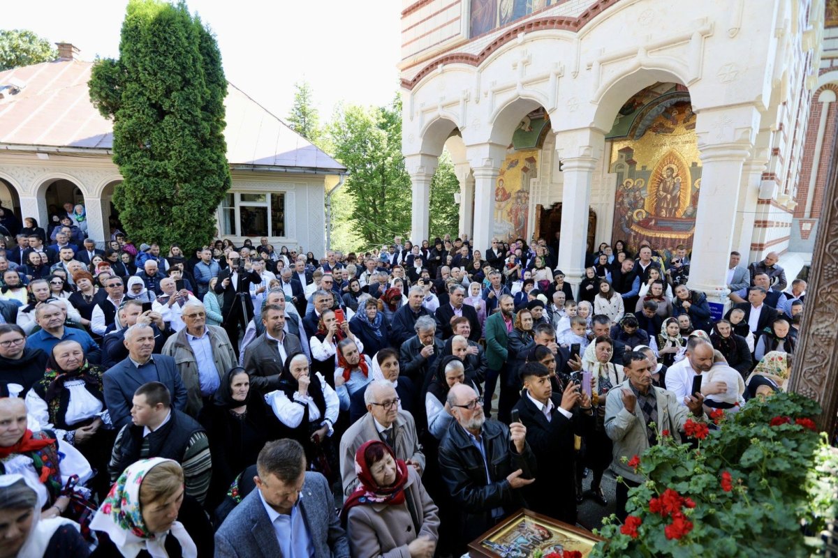 Starețul Mănăstirii Rohia, cetățean de onoare al orașului Târgu Lăpuș 295153