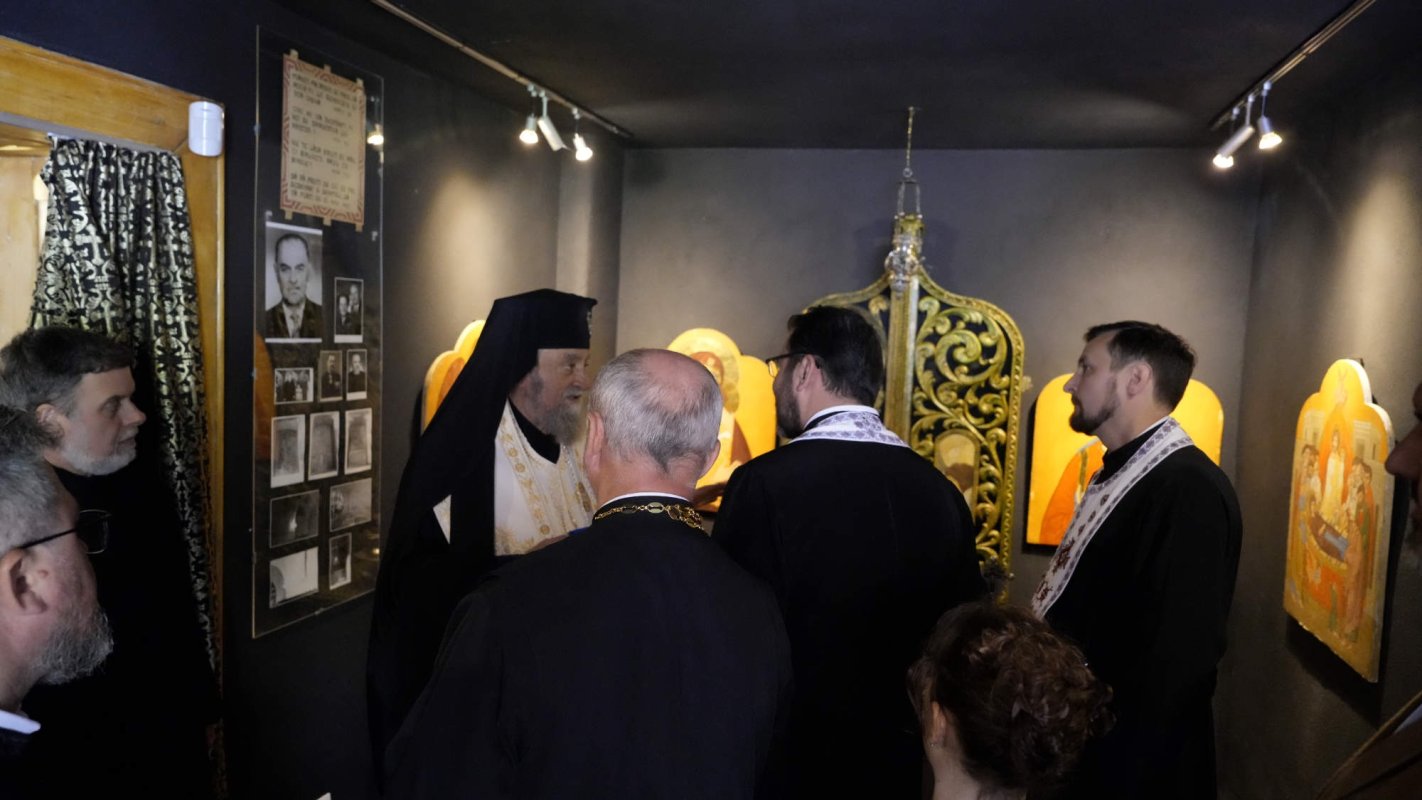 Liturghie arhierească la Biserica „Adormirea Maicii Domnului” din Brașov 295206