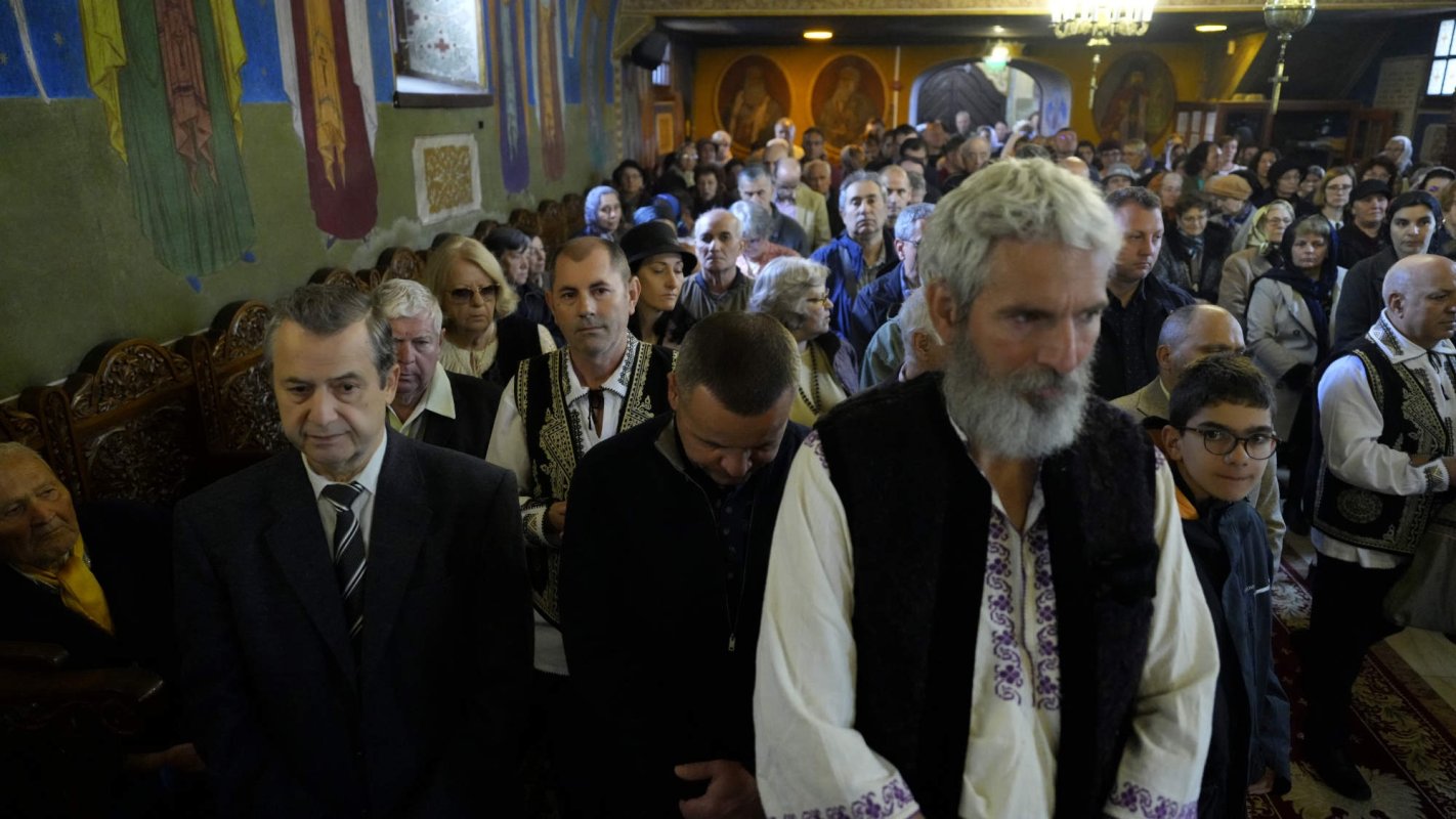 Liturghie arhierească la Biserica „Adormirea Maicii Domnului” din Brașov 295211