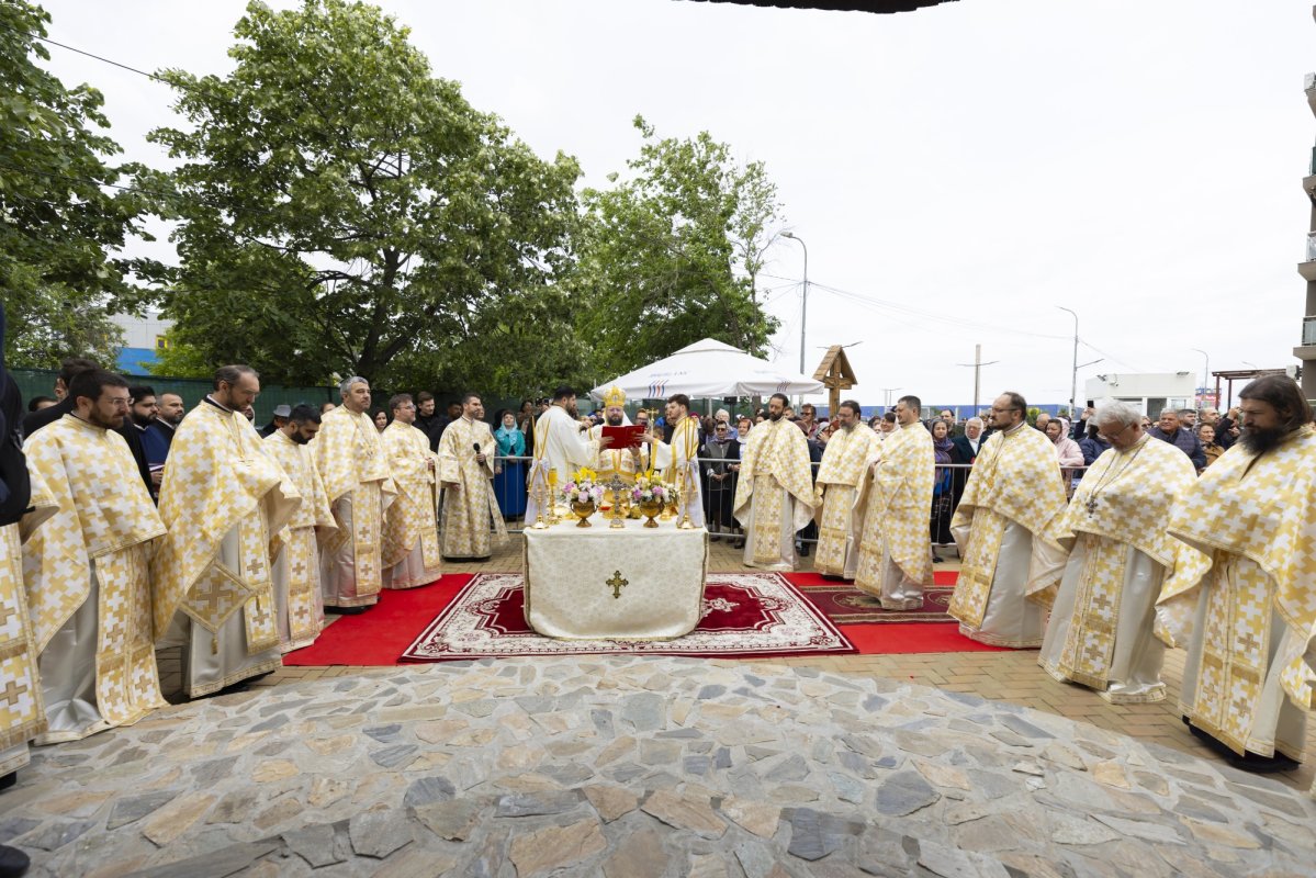 Veșmânt de har pentru o biserică maramureșeană din Capitală 295258