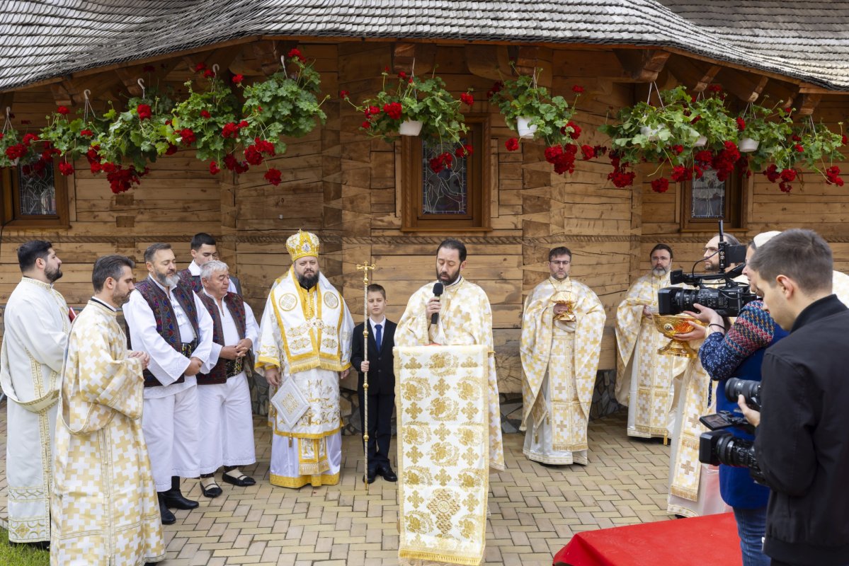 Veșmânt de har pentru o biserică maramureșeană din Capitală 295269