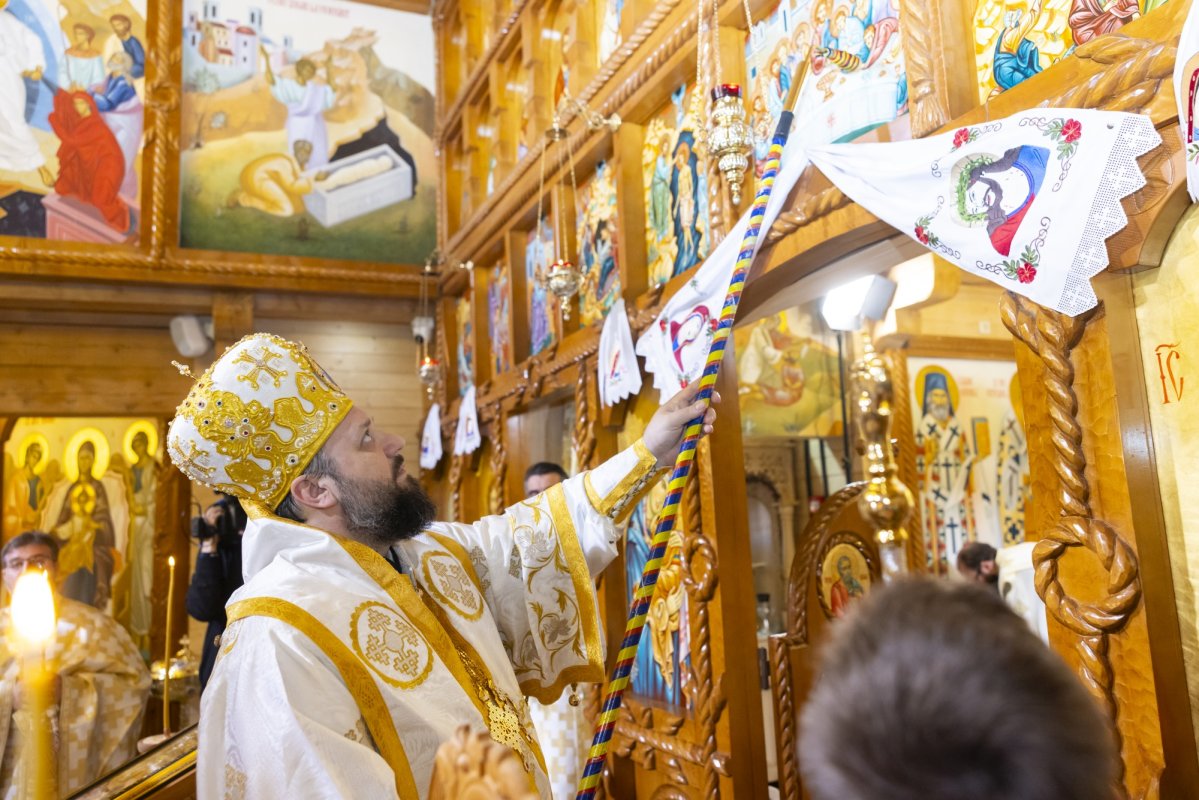 Veșmânt de har pentru o biserică maramureșeană din Capitală 295278