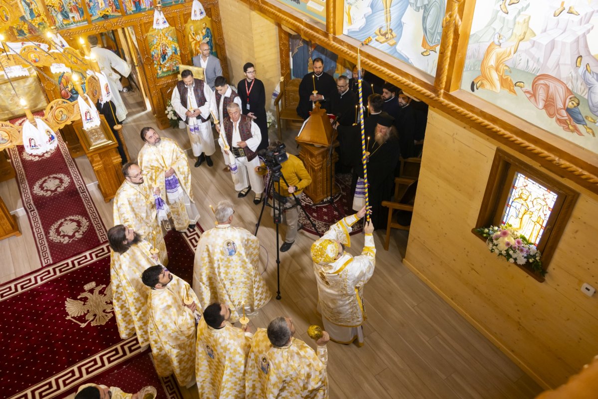 Veșmânt de har pentru o biserică maramureșeană din Capitală 295280