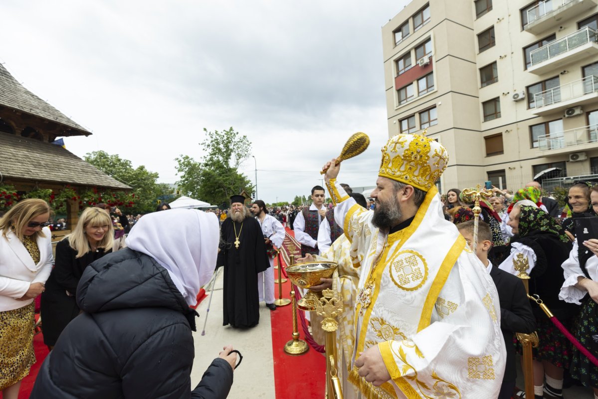 Veșmânt de har pentru o biserică maramureșeană din Capitală 295286
