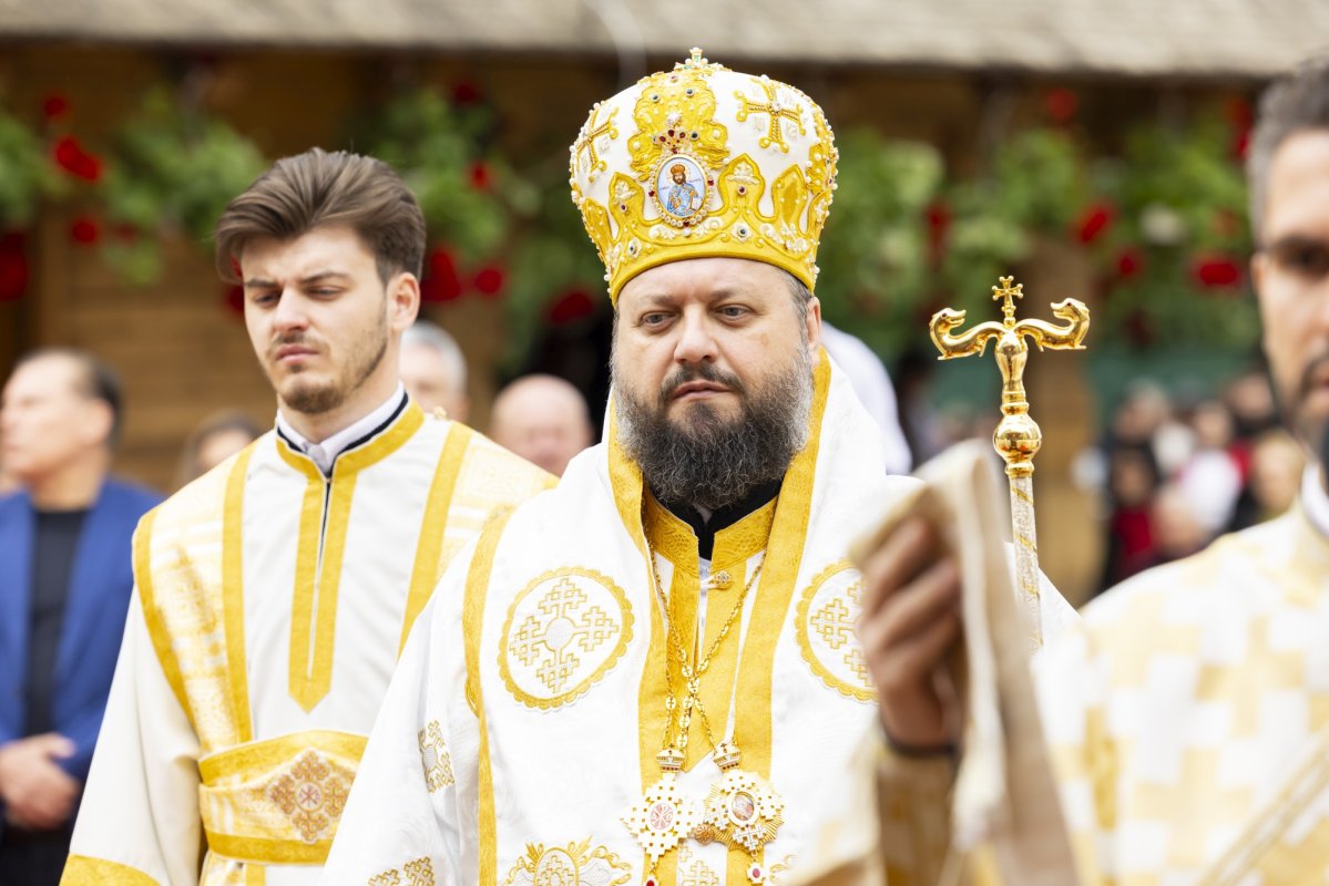 Veșmânt de har pentru o biserică maramureșeană din Capitală 295290