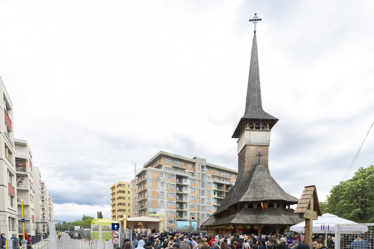 Veșmânt de har pentru o biserică maramureșeană din Capitală 295294