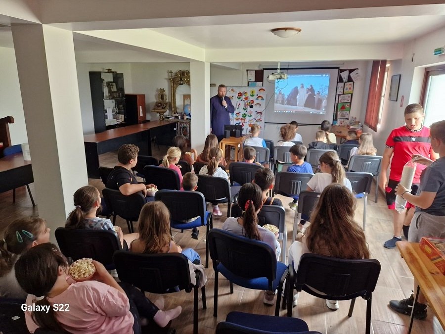 Activitate catehetică dedicată copiilor într-o parohie ialomițeană 295506