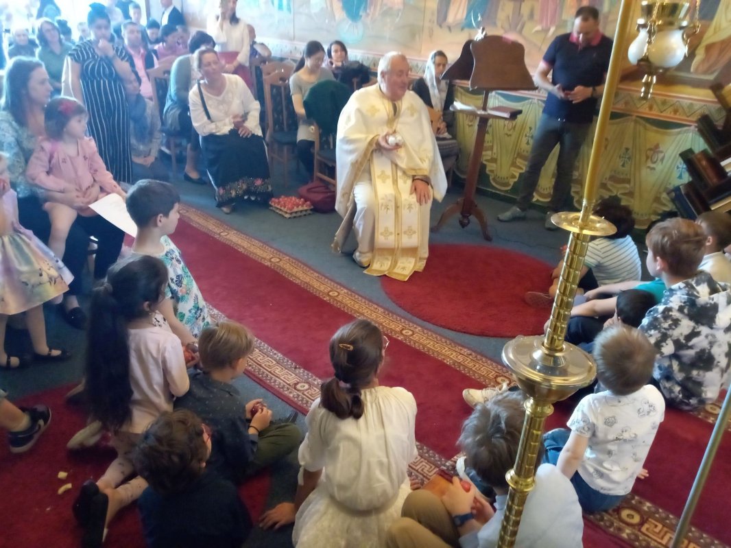 Învierea Domnului pe înţelesul copiilor în biserica de la Chambésy 295440