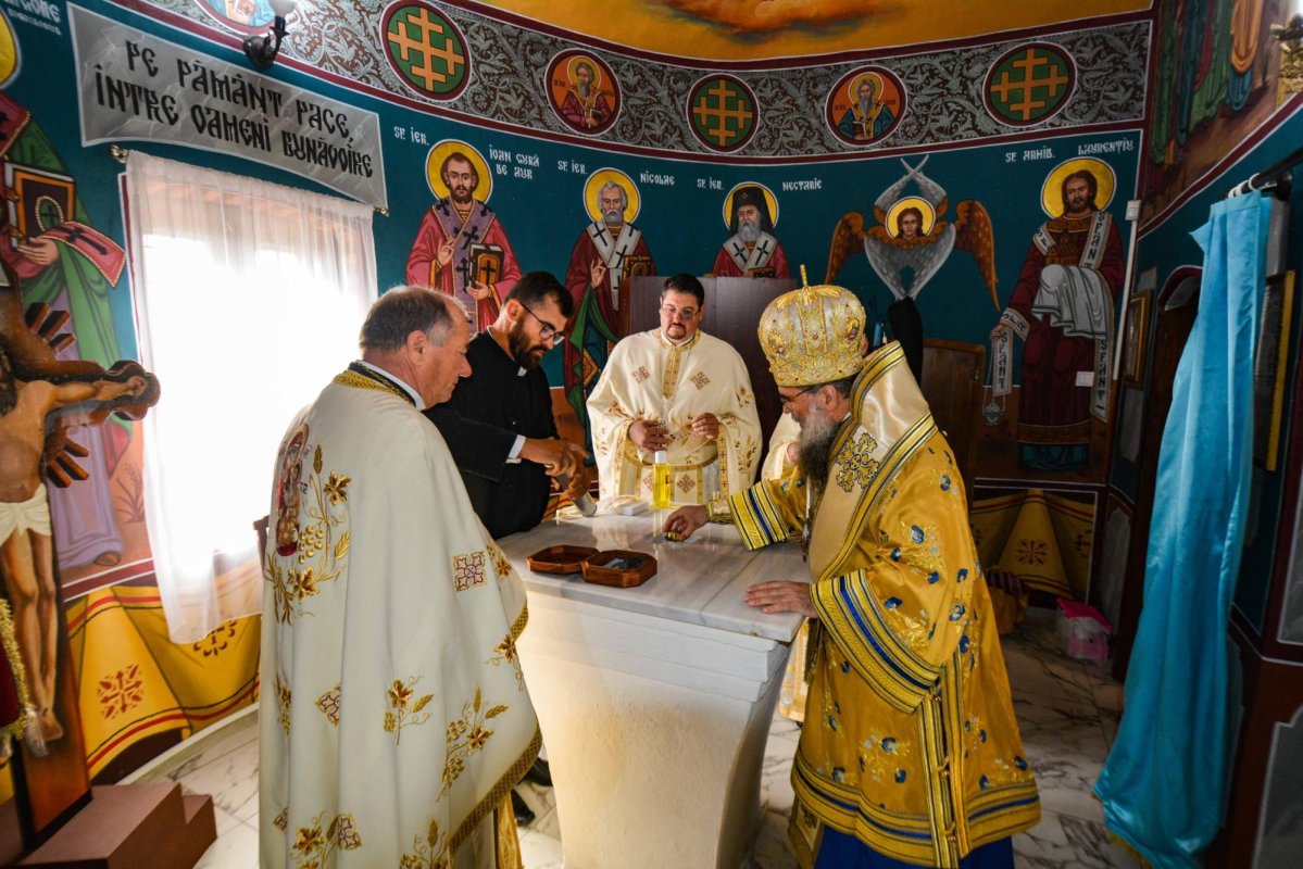 Sfințirea unui lăcaș de rugăciune oltean 295507