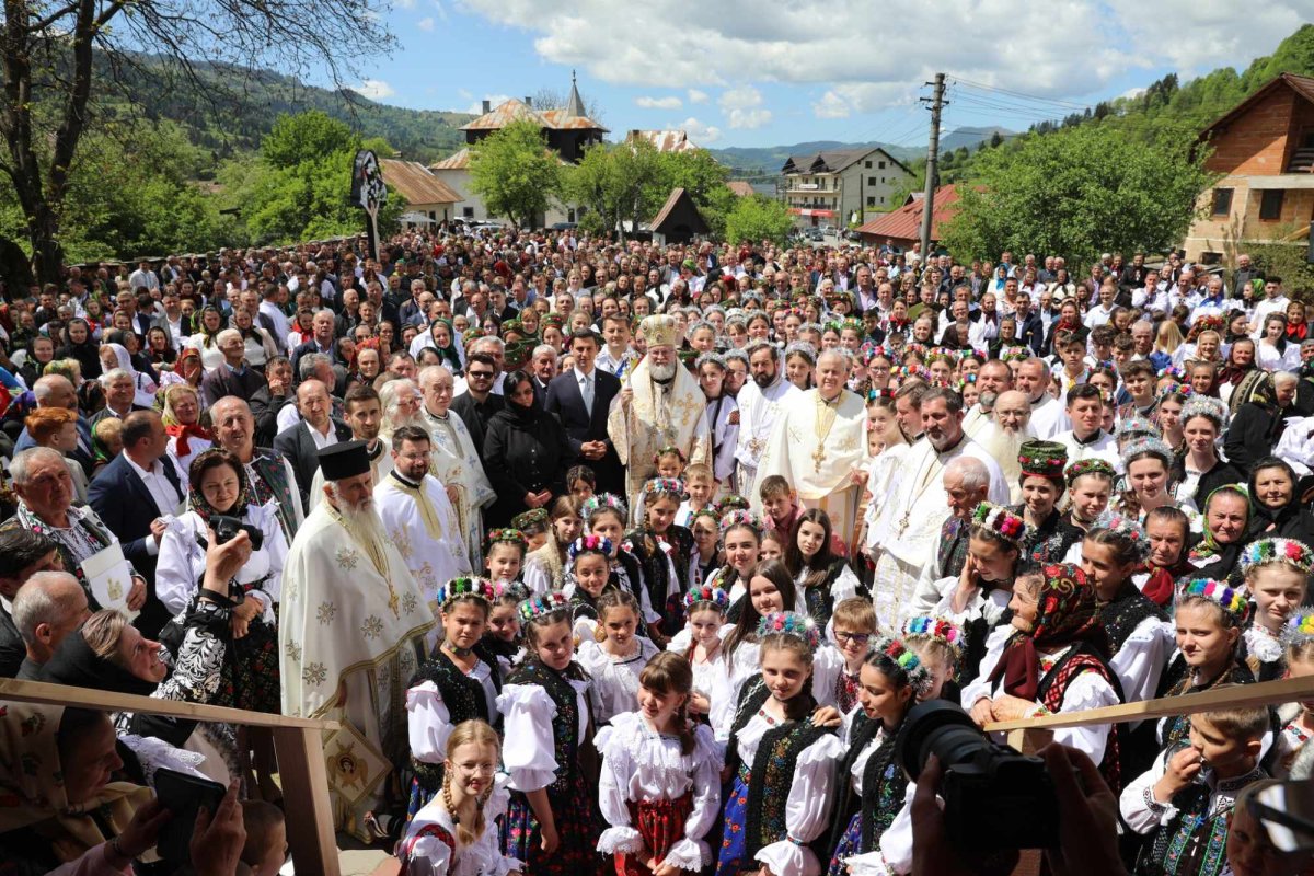 Târnosirea bisericii din Poienile de sub Munte, în Protopopiatul Ucrainean 295465