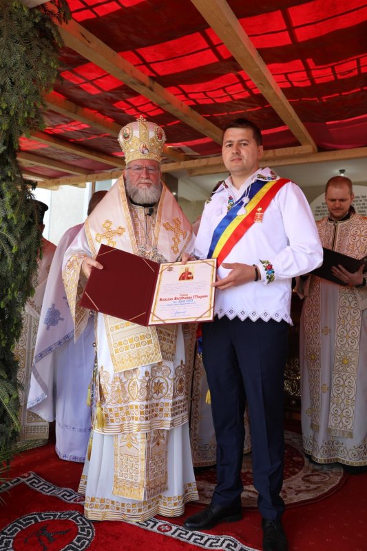 Târnosirea bisericii din Poienile de sub Munte, în Protopopiatul Ucrainean 295466