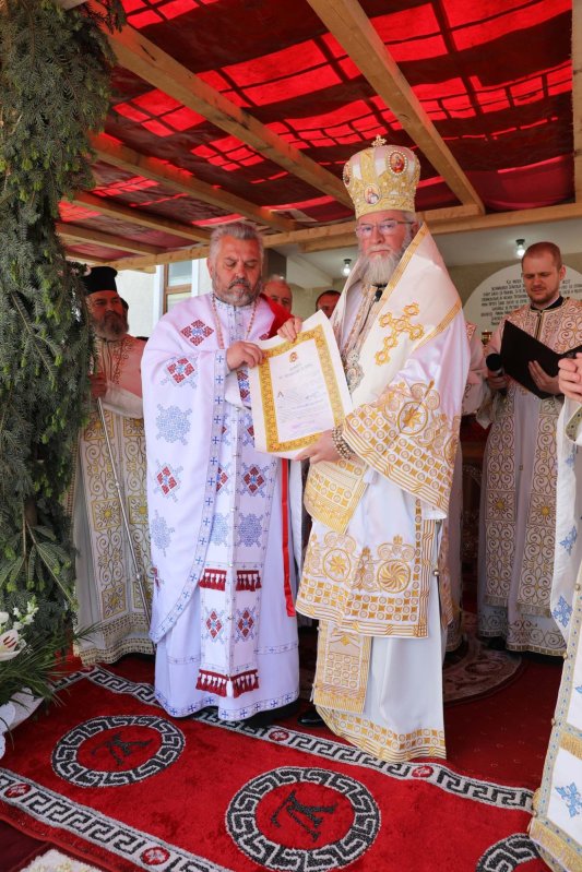 Târnosirea bisericii din Poienile de sub Munte, în Protopopiatul Ucrainean 295467