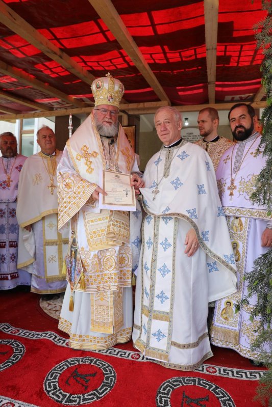 Târnosirea bisericii din Poienile de sub Munte, în Protopopiatul Ucrainean 295468