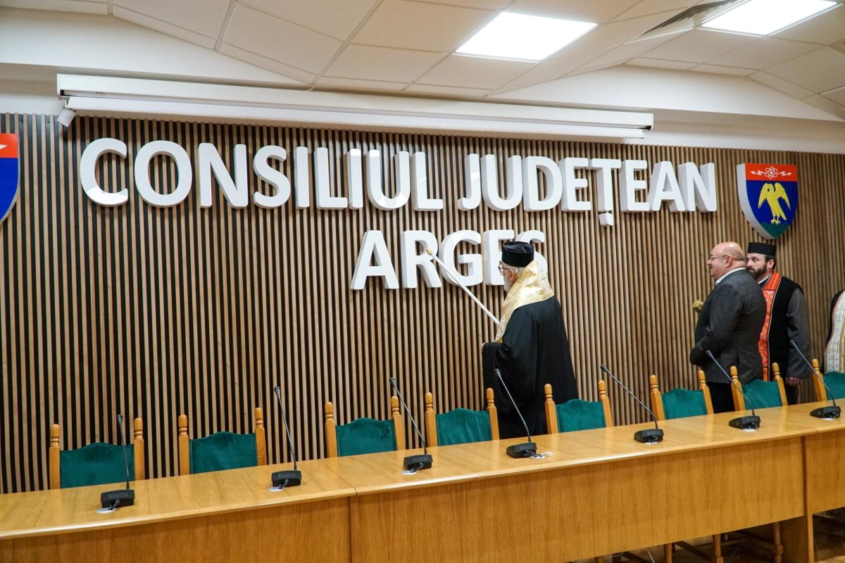Binecuvântarea paraclisului de la Consiliul Județean Argeș 295660