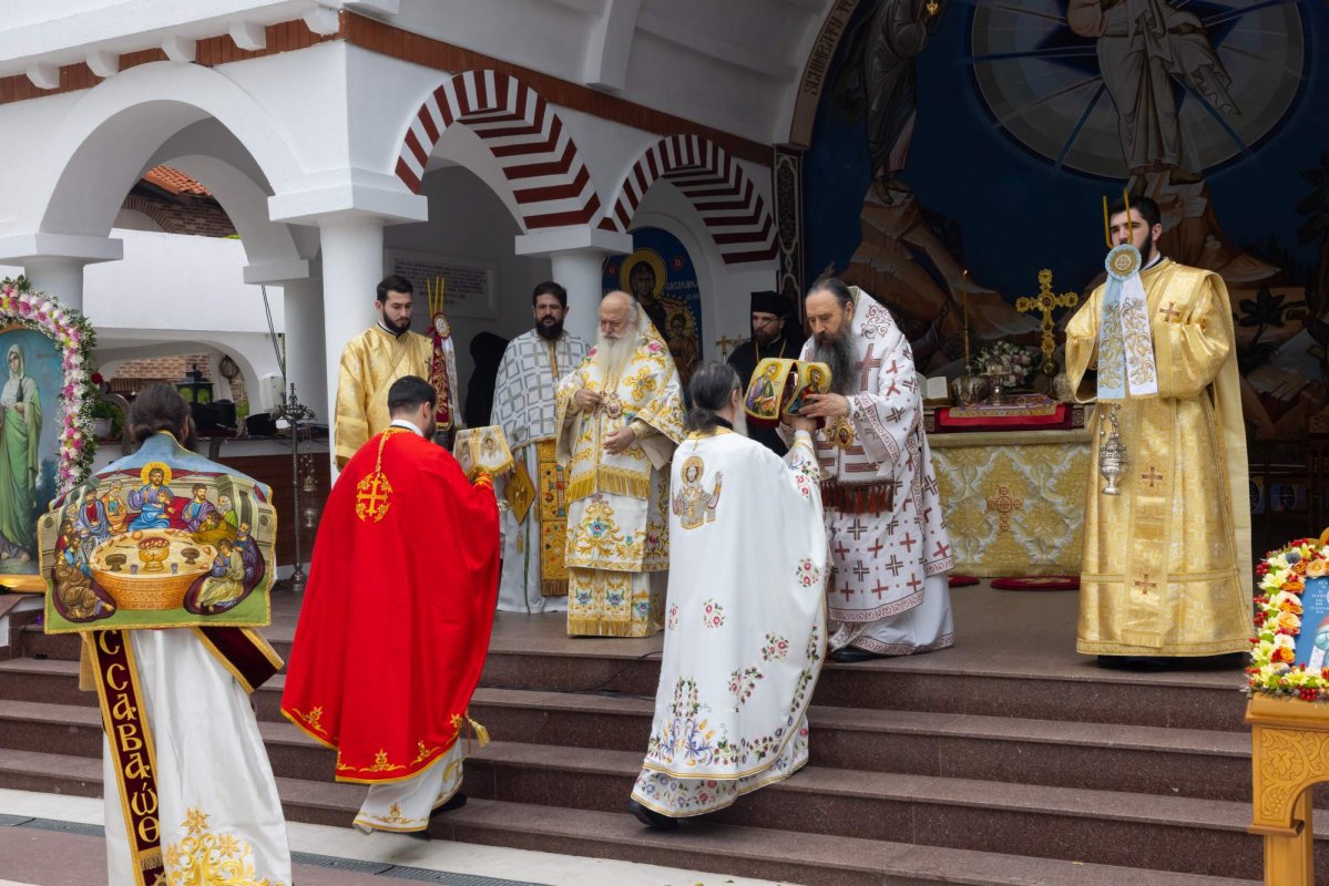 Binecuvântarea sfinților la Mănăstirea Pantocrator 295881