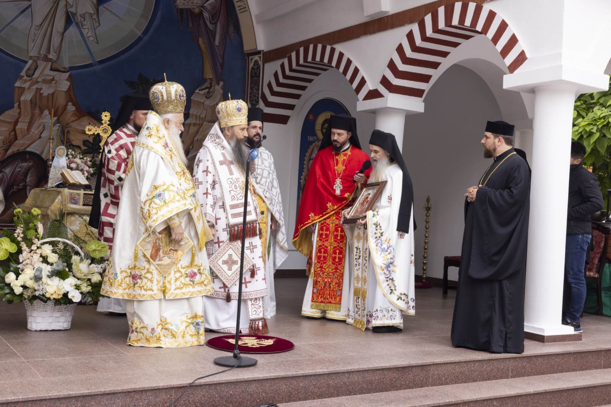 Binecuvântarea sfinților la Mănăstirea Pantocrator 295887