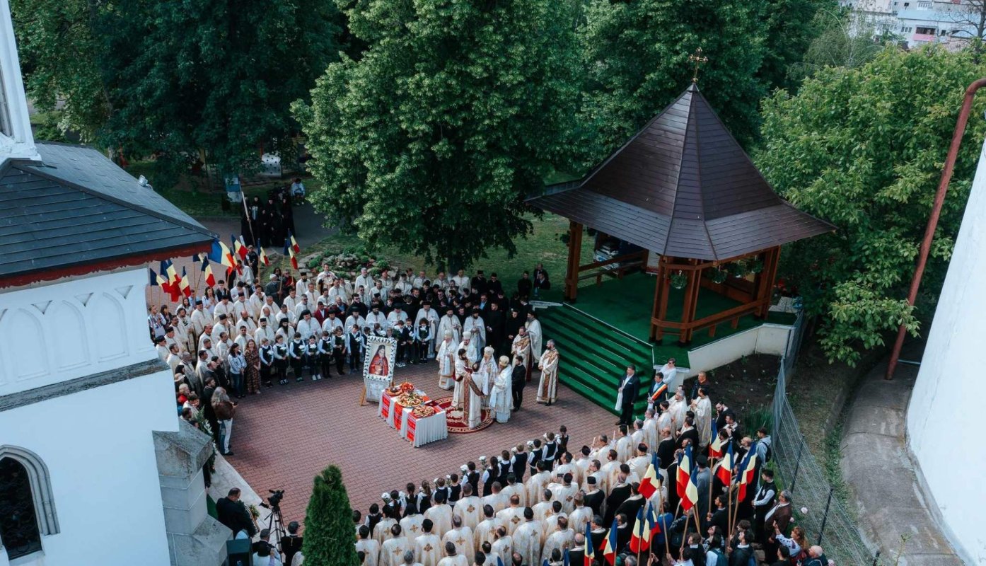 Liturghie arhierească în cadrul manifestării „Zilele Episcop Melchisedec” 295772
