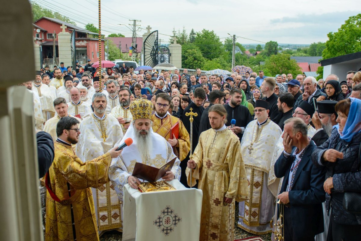 Biserică din Neamț sfințită de Mitropolitul Moldovei și Bucovinei    295904