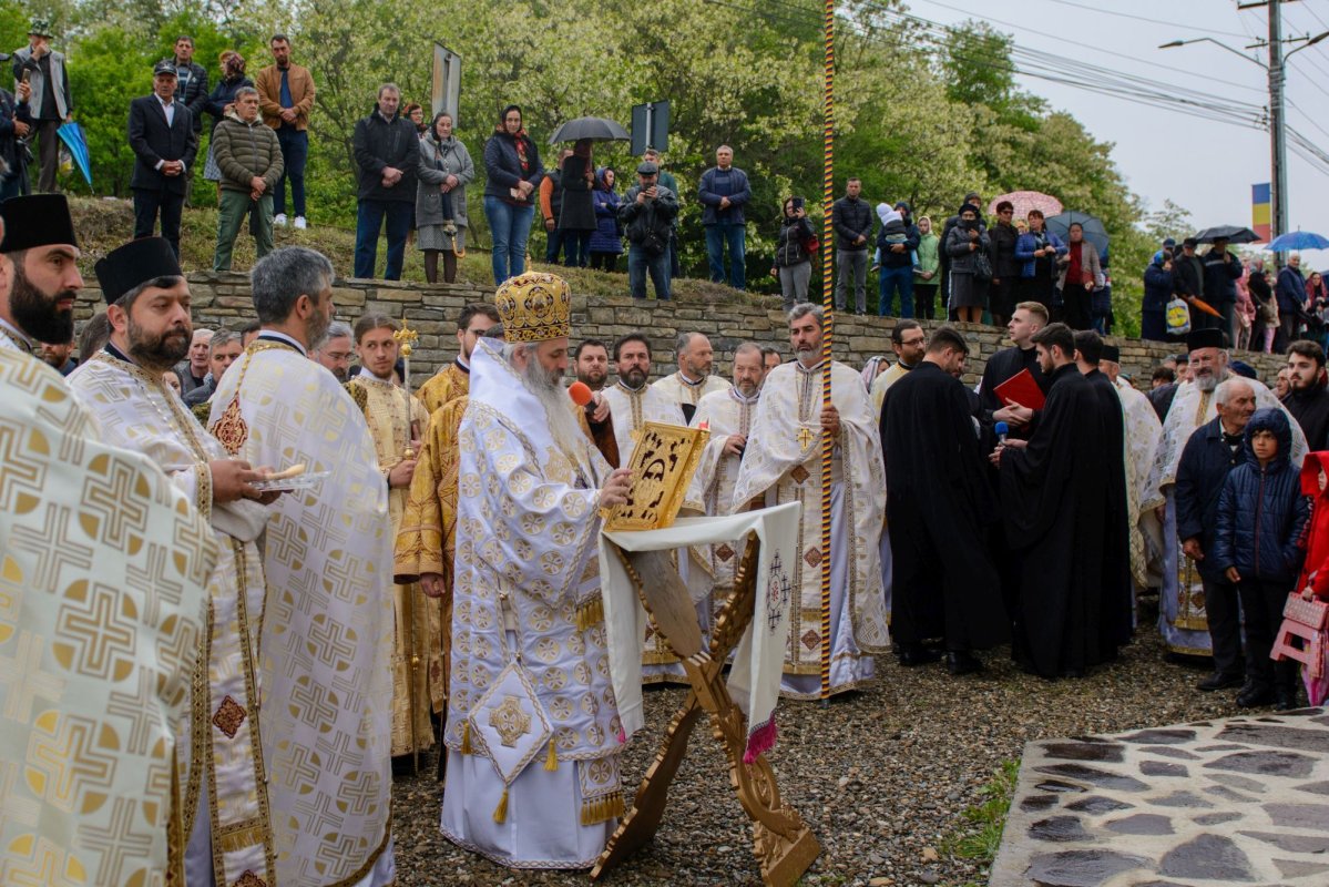 Biserică din Neamț sfințită de Mitropolitul Moldovei și Bucovinei    295905