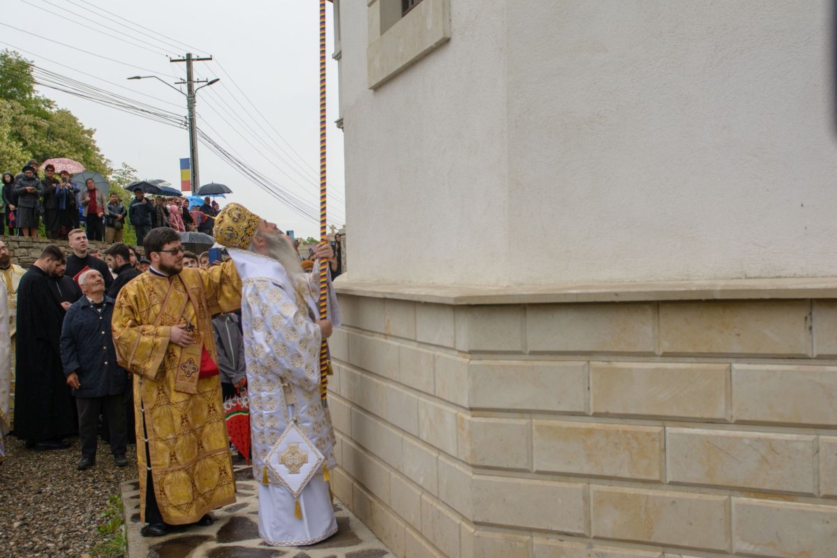 Biserică din Neamț sfințită de Mitropolitul Moldovei și Bucovinei    295906