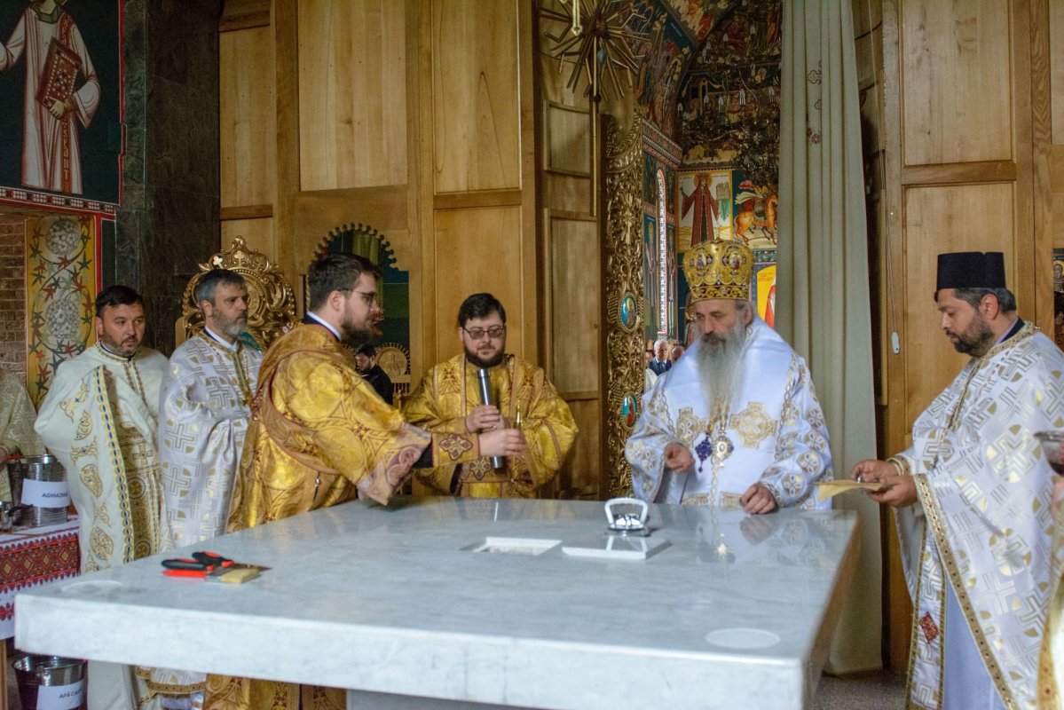 Biserică din Neamț sfințită de Mitropolitul Moldovei și Bucovinei    295907