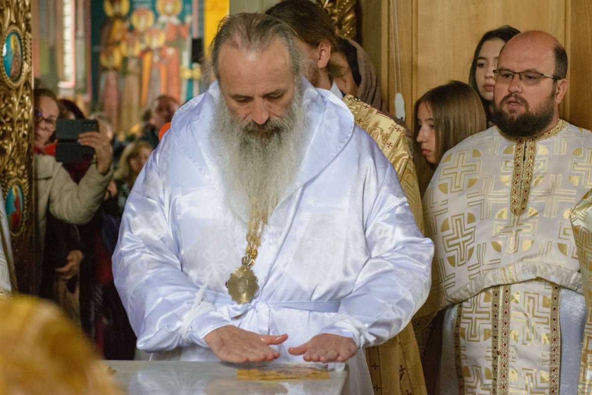 Biserică din Neamț sfințită de Mitropolitul Moldovei și Bucovinei    295909