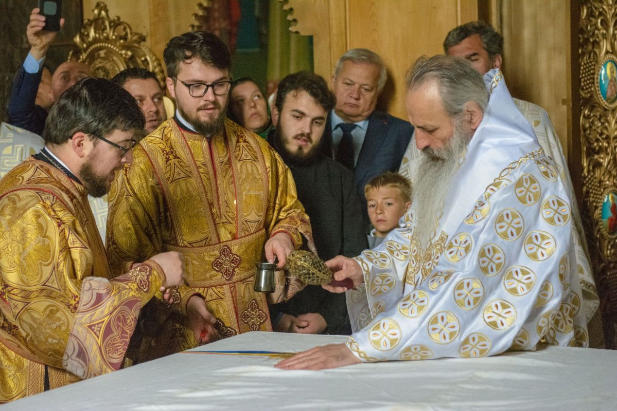 Biserică din Neamț sfințită de Mitropolitul Moldovei și Bucovinei    295911