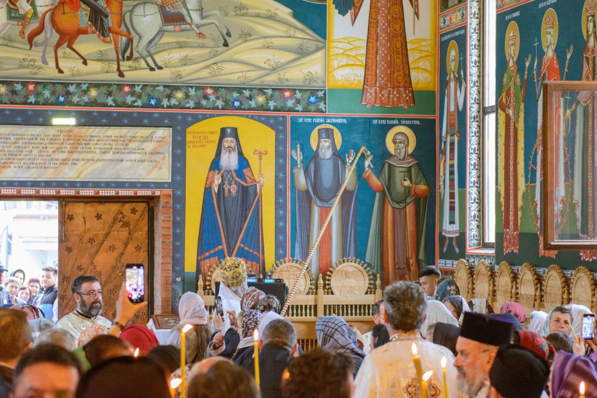 Biserică din Neamț sfințită de Mitropolitul Moldovei și Bucovinei    295913