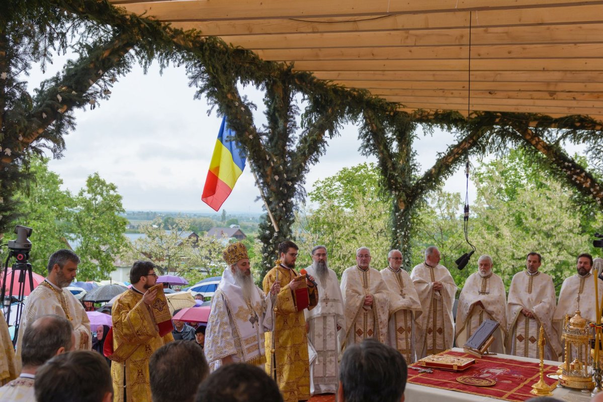 Biserică din Neamț sfințită de Mitropolitul Moldovei și Bucovinei    295914