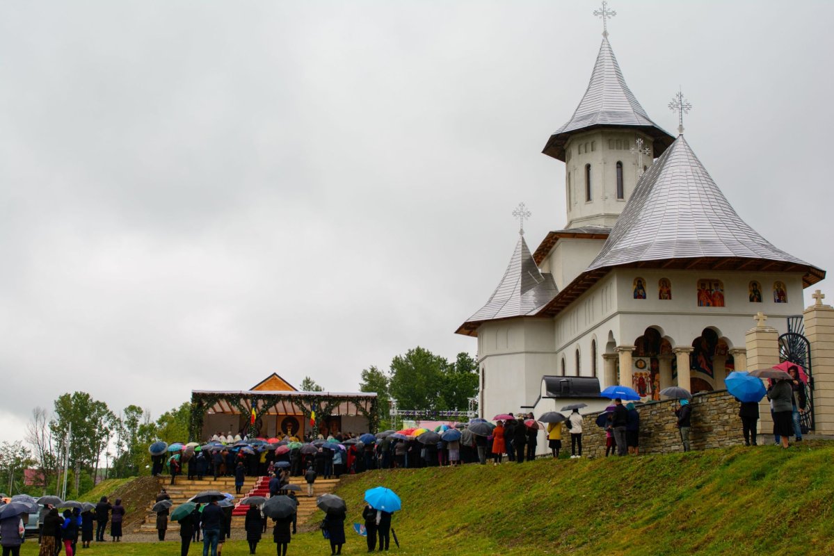 Biserică din Neamț sfințită de Mitropolitul Moldovei și Bucovinei    295917