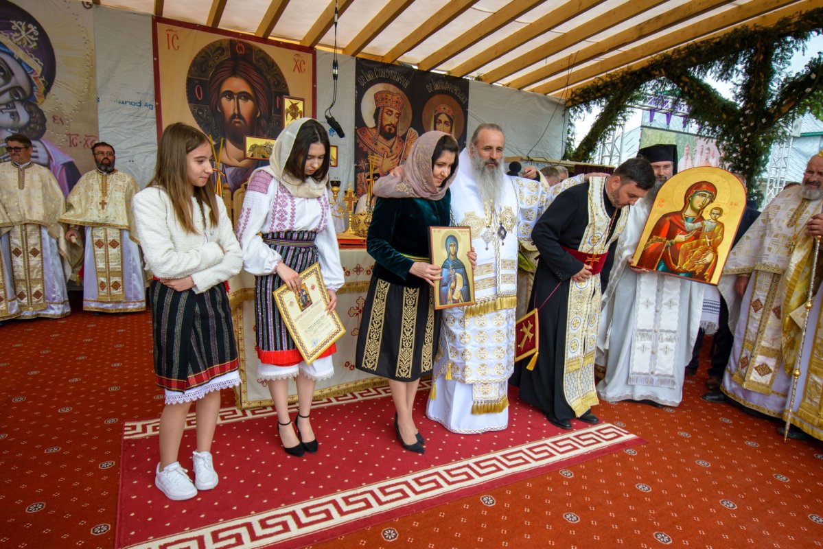 Biserică din Neamț sfințită de Mitropolitul Moldovei și Bucovinei    295919