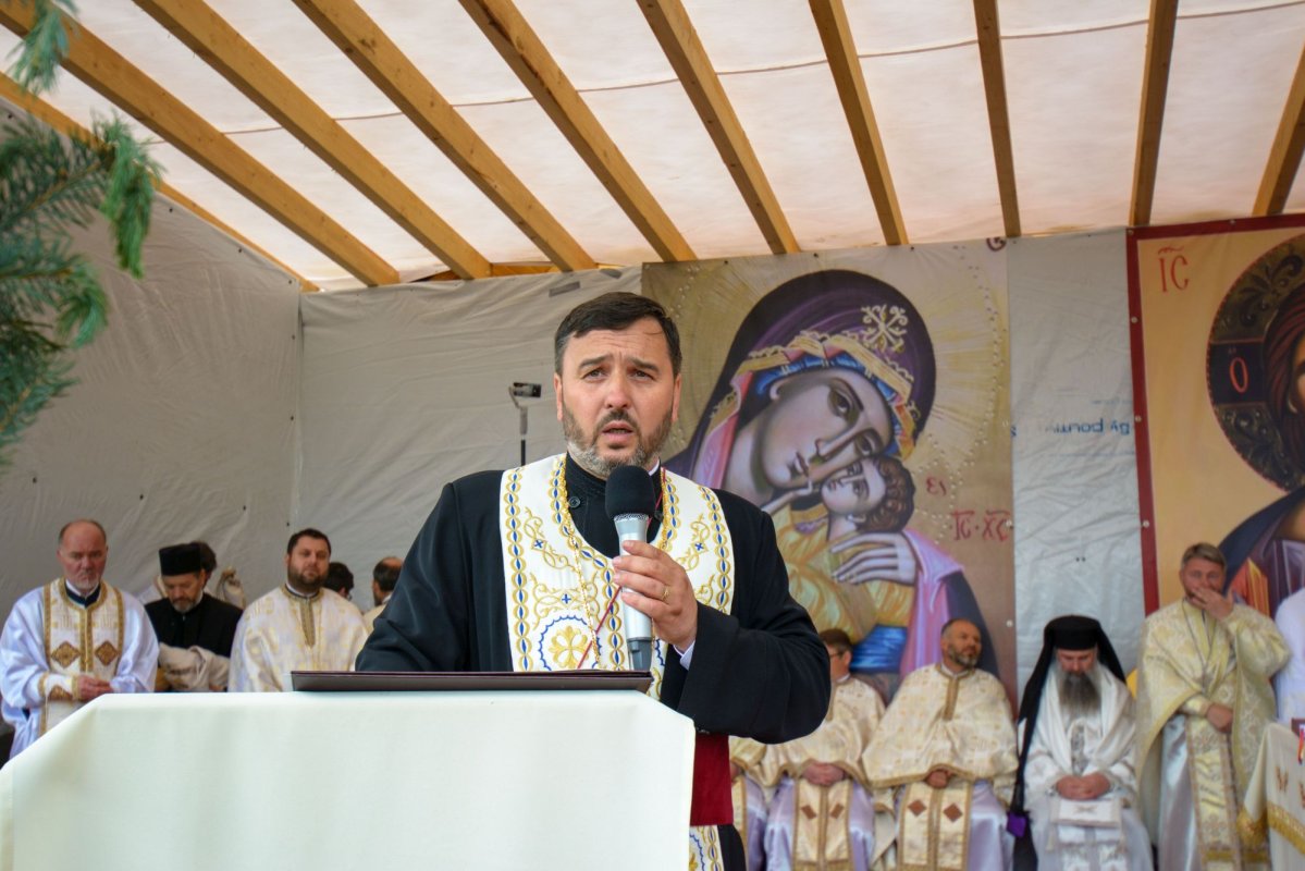 Biserică din Neamț sfințită de Mitropolitul Moldovei și Bucovinei    295921