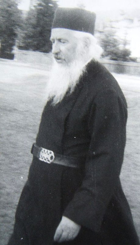 Frânturi de amintiri la împlinirea unui veac de la nașterea arhimandritului Irineu Cheorbeja 295924