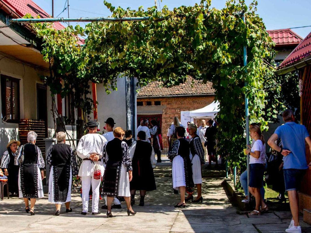 „Să facem Rai din ce ne-a rămas” 295112