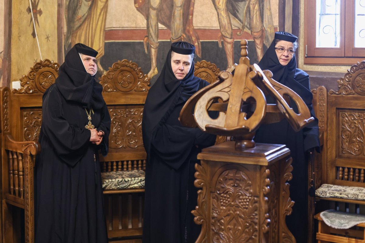 Duminica Mironosițelor la Mănăstirea Rogozu 296145