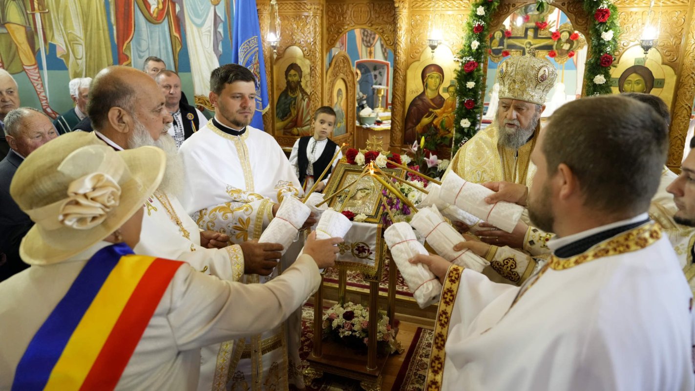 Sfinţirea lăcaşului de cult din Mândra, judeţul Sibiu 296150