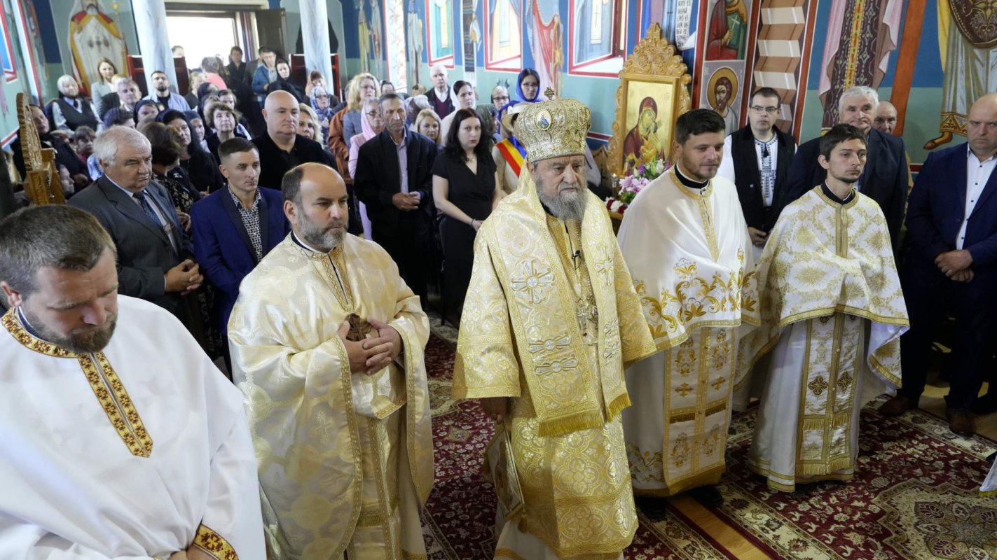 Sfinţirea lăcaşului de cult din Mândra, judeţul Sibiu 296151