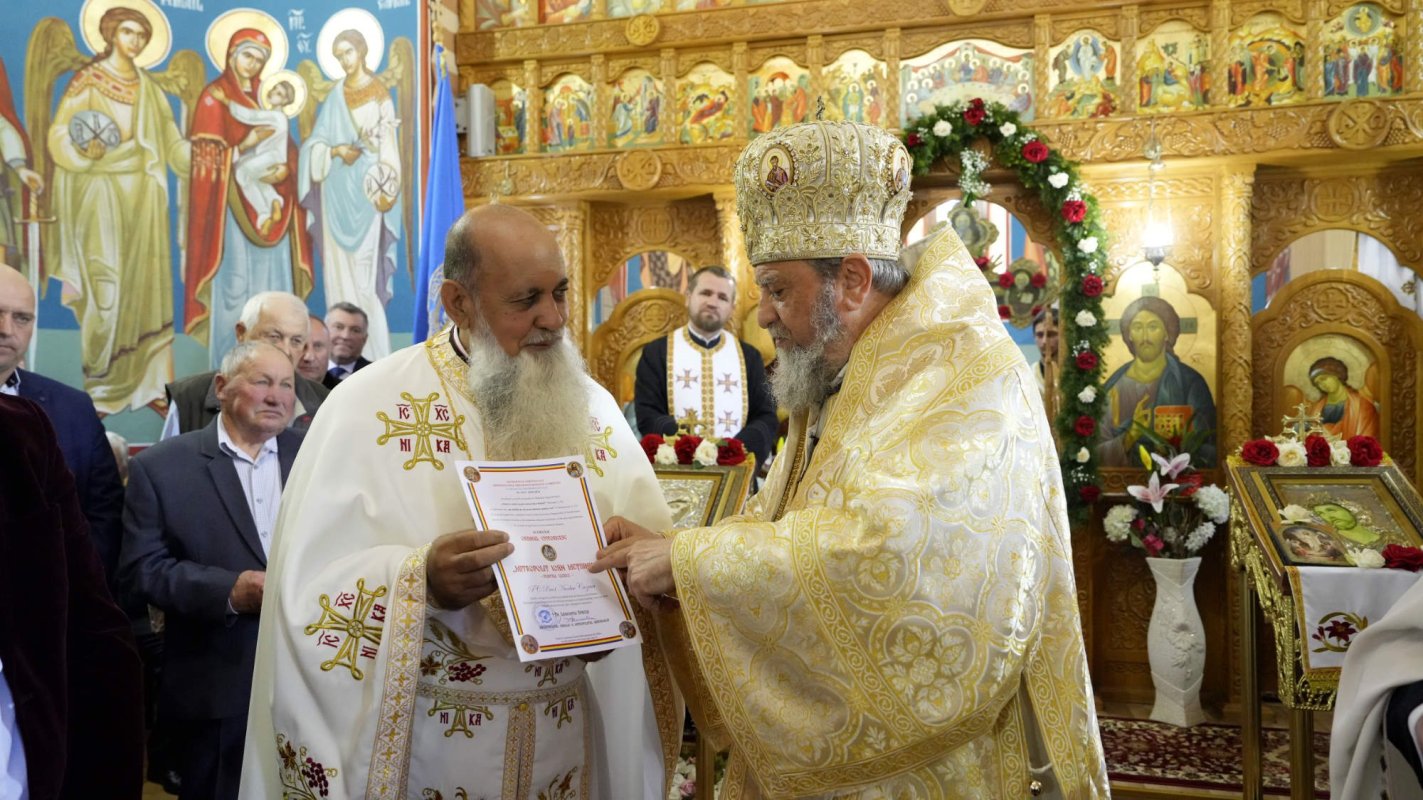 Sfinţirea lăcaşului de cult din Mândra, judeţul Sibiu 296153