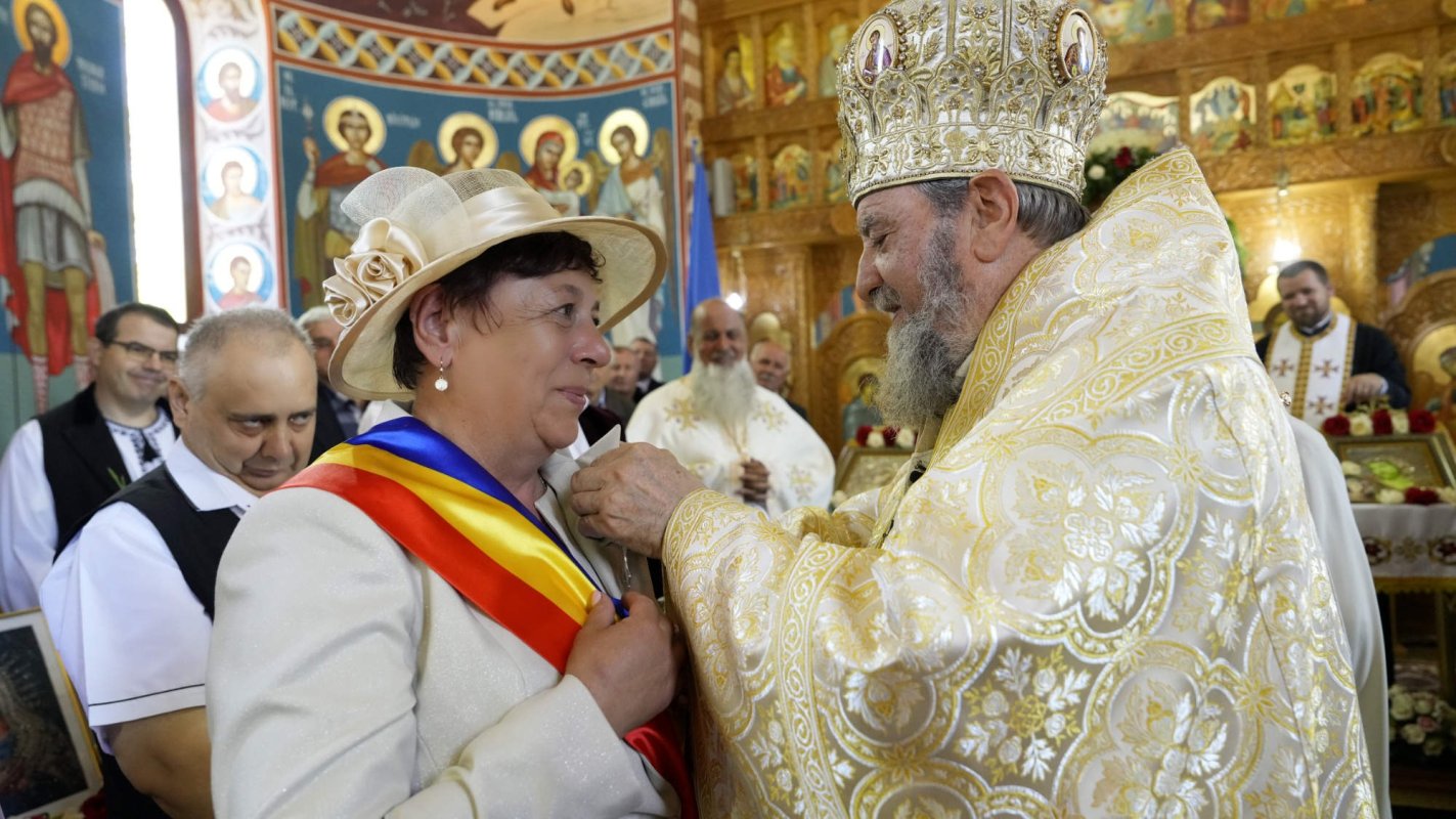 Sfinţirea lăcaşului de cult din Mândra, judeţul Sibiu 296154
