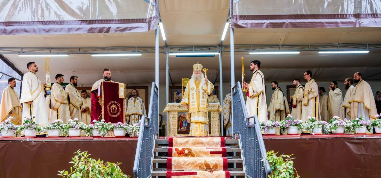 Slujire arhierească la catedrala din Suceava 296126