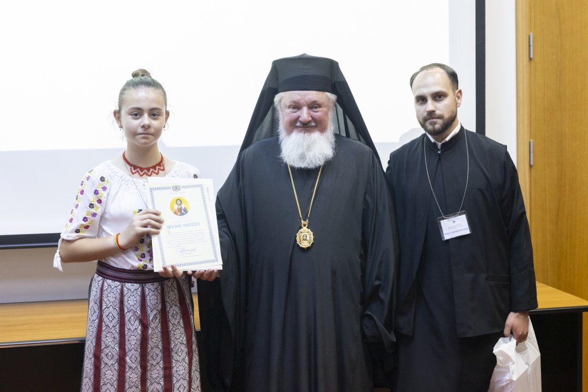 Tineri misionari câștigători ai concursurilor naționale, premiați în Capitală 296285