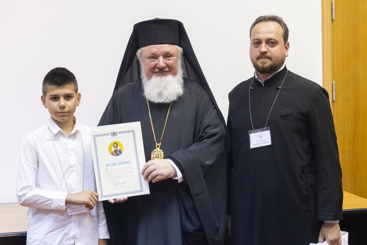 Tineri misionari câștigători ai concursurilor naționale, premiați în Capitală 296287