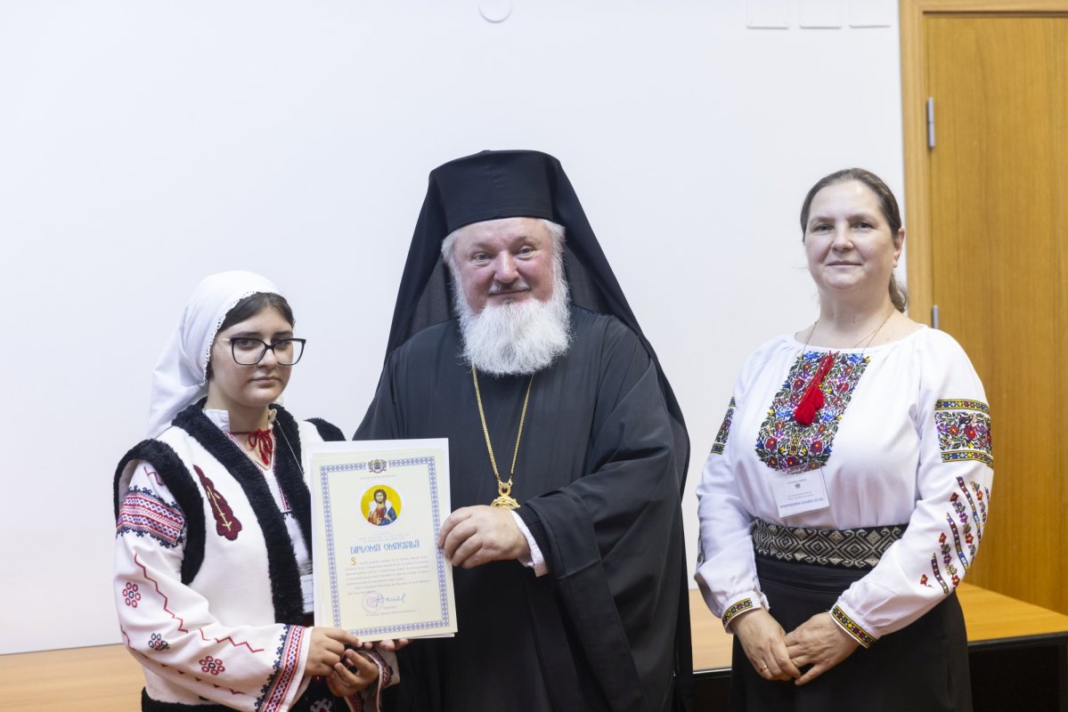Tineri misionari câștigători ai concursurilor naționale, premiați în Capitală 296290
