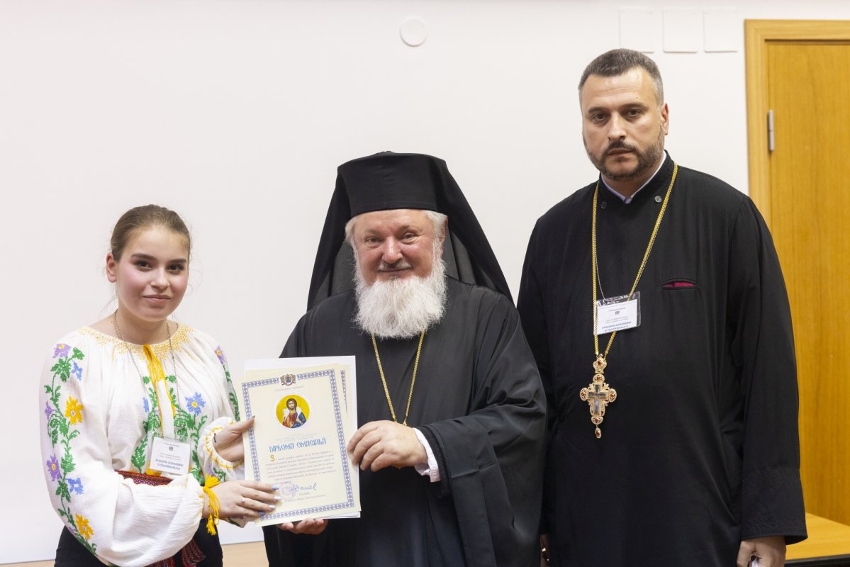 Tineri misionari câștigători ai concursurilor naționale, premiați în Capitală 296292